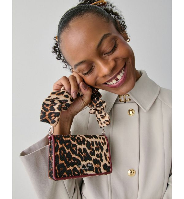 kate spade new york「ナターシャ レオパード スクランチ ストラップ ミニ バッグ」|ストラップ|
