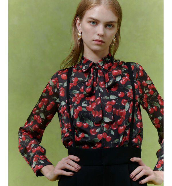 LOULOU WILLOUGHBY「WEB限定【LOULOU WILLOUGHBY】LISAチェリープリント ボウタイブラウス」|シャツ・ブラウス|