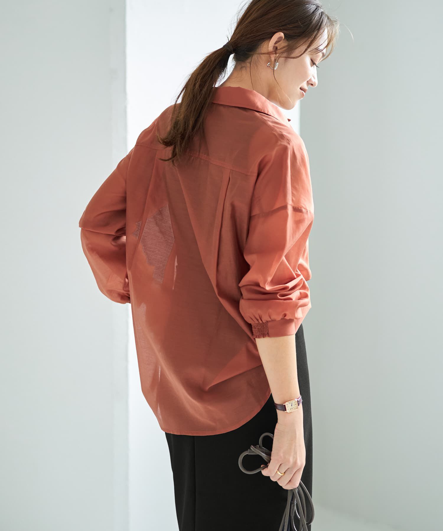 STYLE DELI「【袖口がゴムで便利な】微シアー微光沢シャツ」|シャツ・ブラウス|