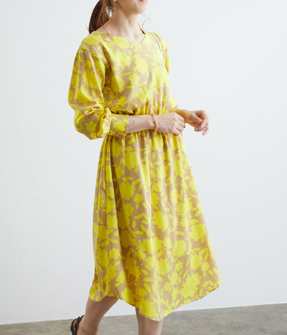 ROPE「起毛サテン花柄ワンピース」|ワンピース|イエロー系(81)