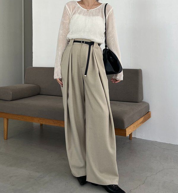  「〈C.L〉レザーベルト付変形タックパンツ」|チノ|