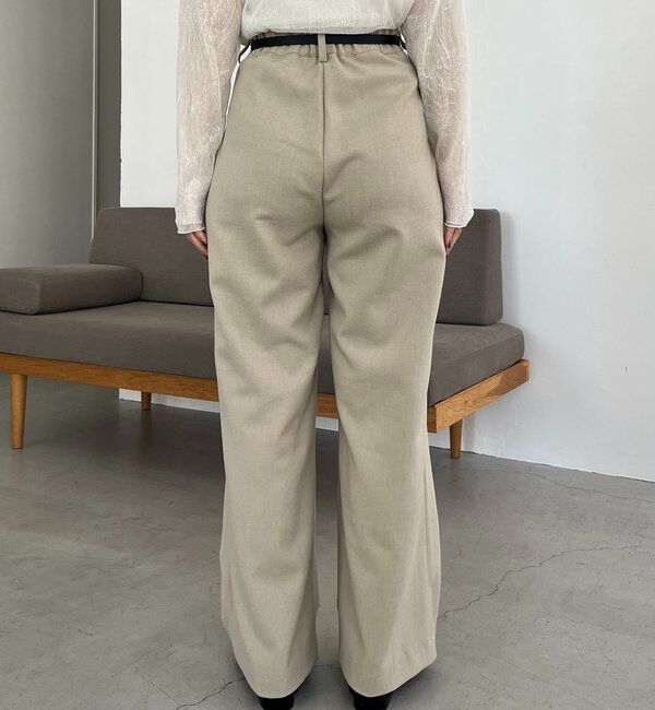  「〈C.L〉レザーベルト付変形タックパンツ」|チノ|