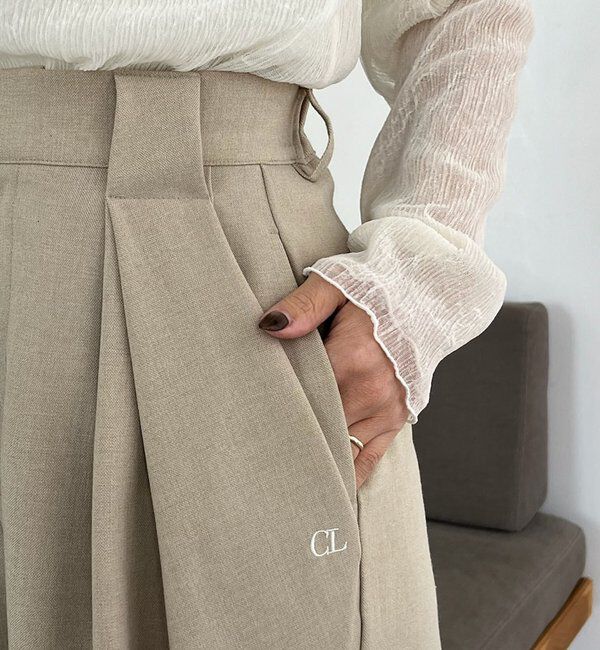  「〈C.L〉レザーベルト付変形タックパンツ」|チノ|