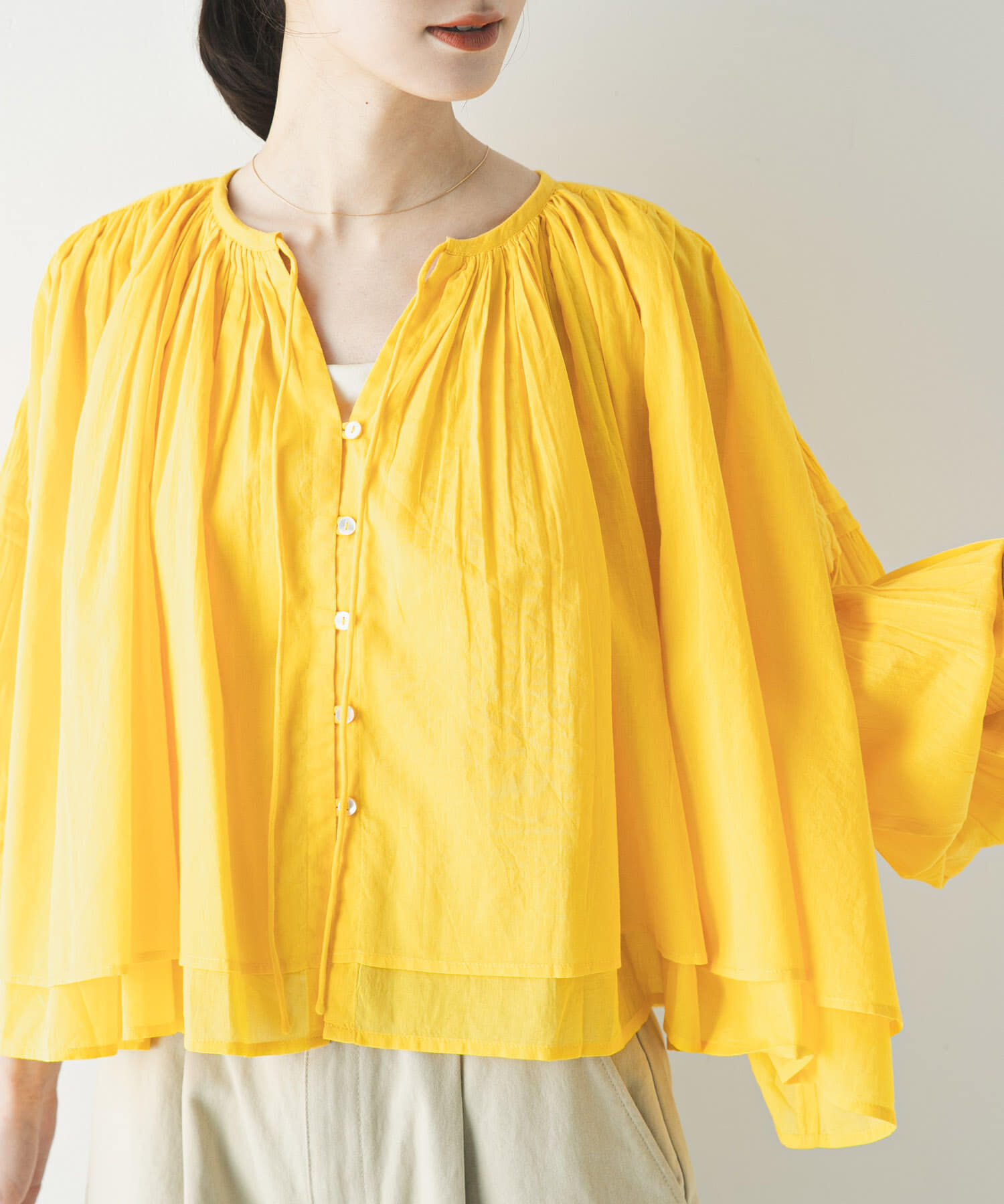 URBAN RESEARCH「コットンボイルギャザーショートブラウス」|シャツ・ブラウス|イエロー