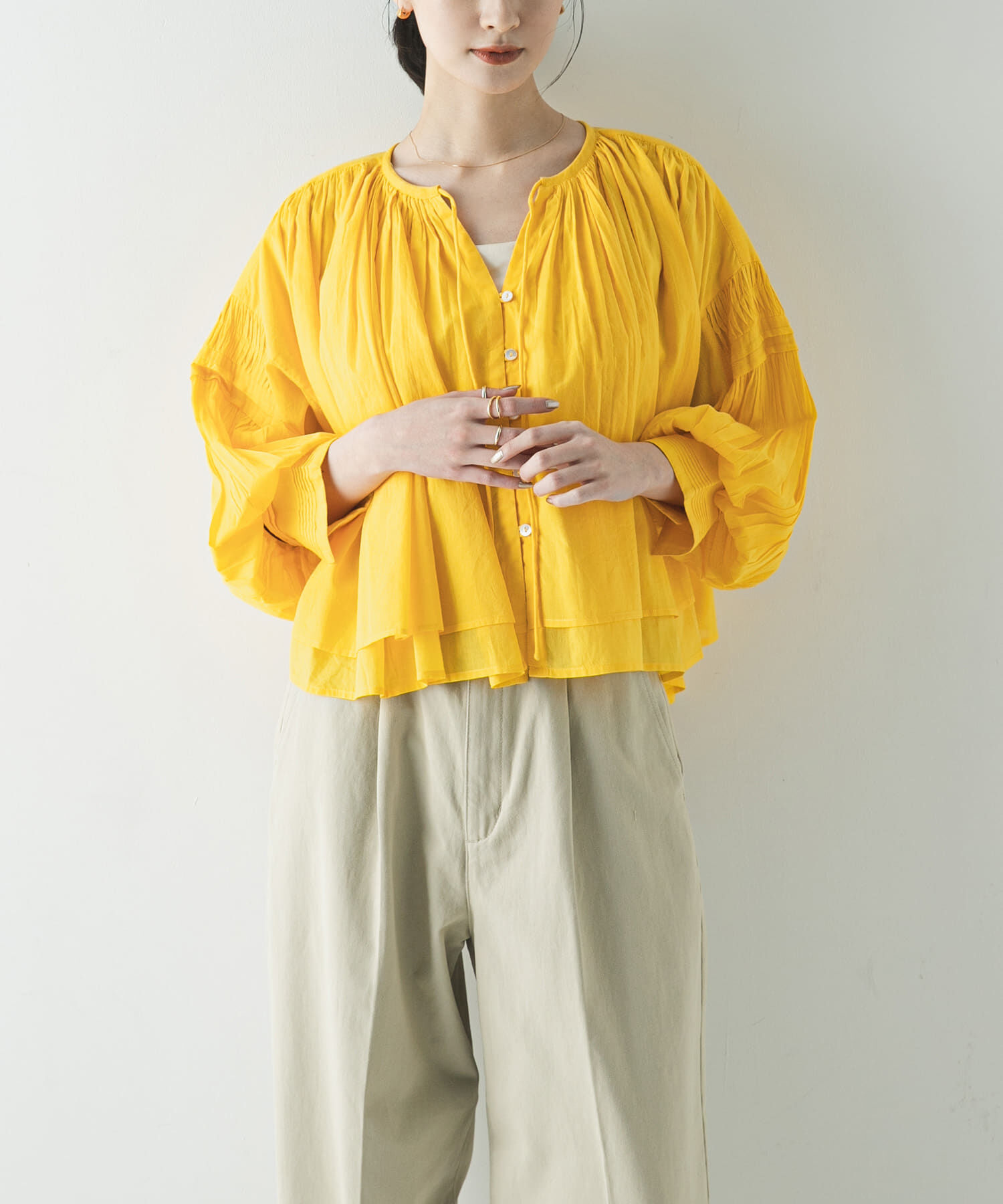 URBAN RESEARCH「コットンボイルギャザーショートブラウス」|シャツ・ブラウス|