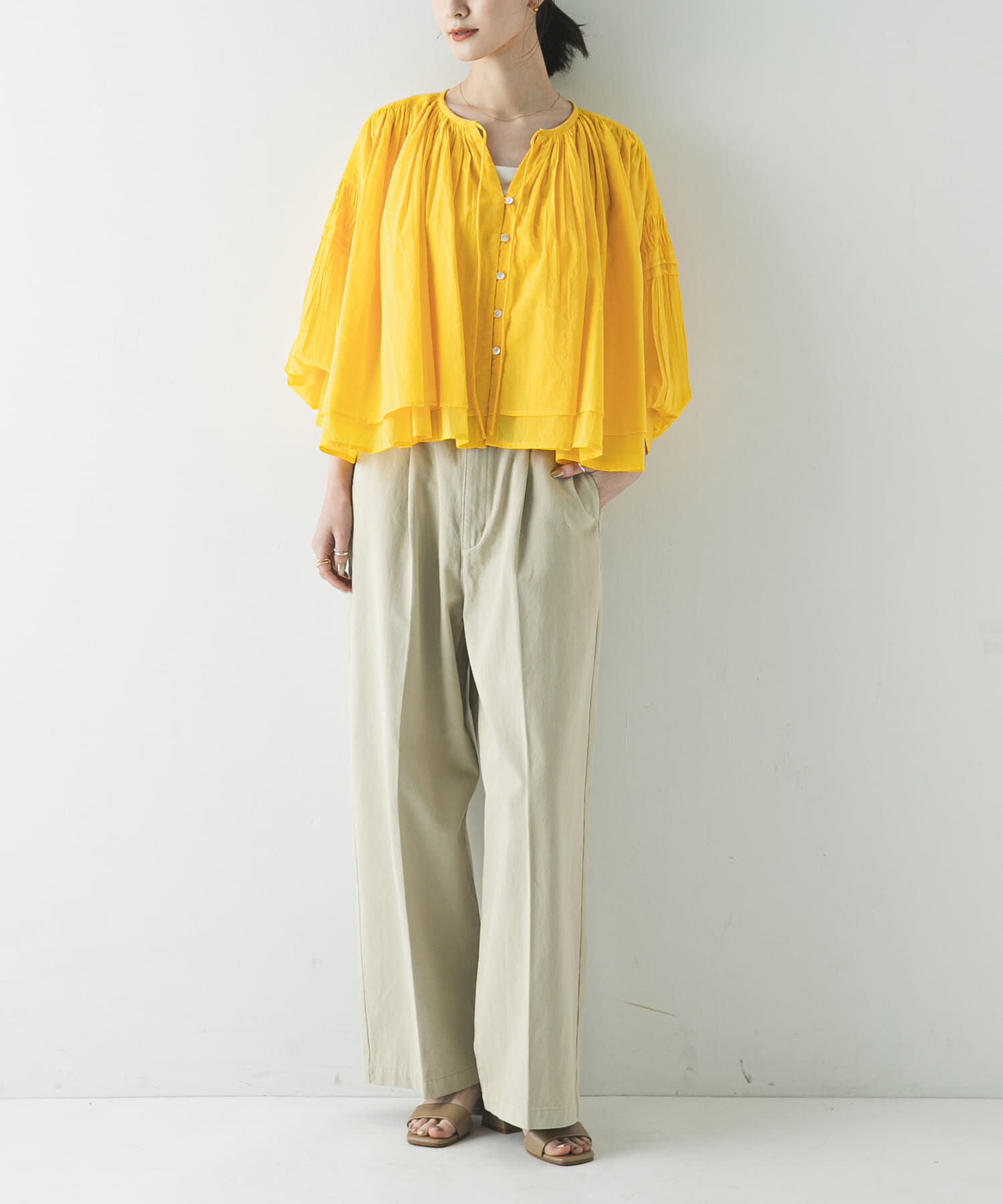 URBAN RESEARCH「コットンボイルギャザーショートブラウス」|シャツ・ブラウス|