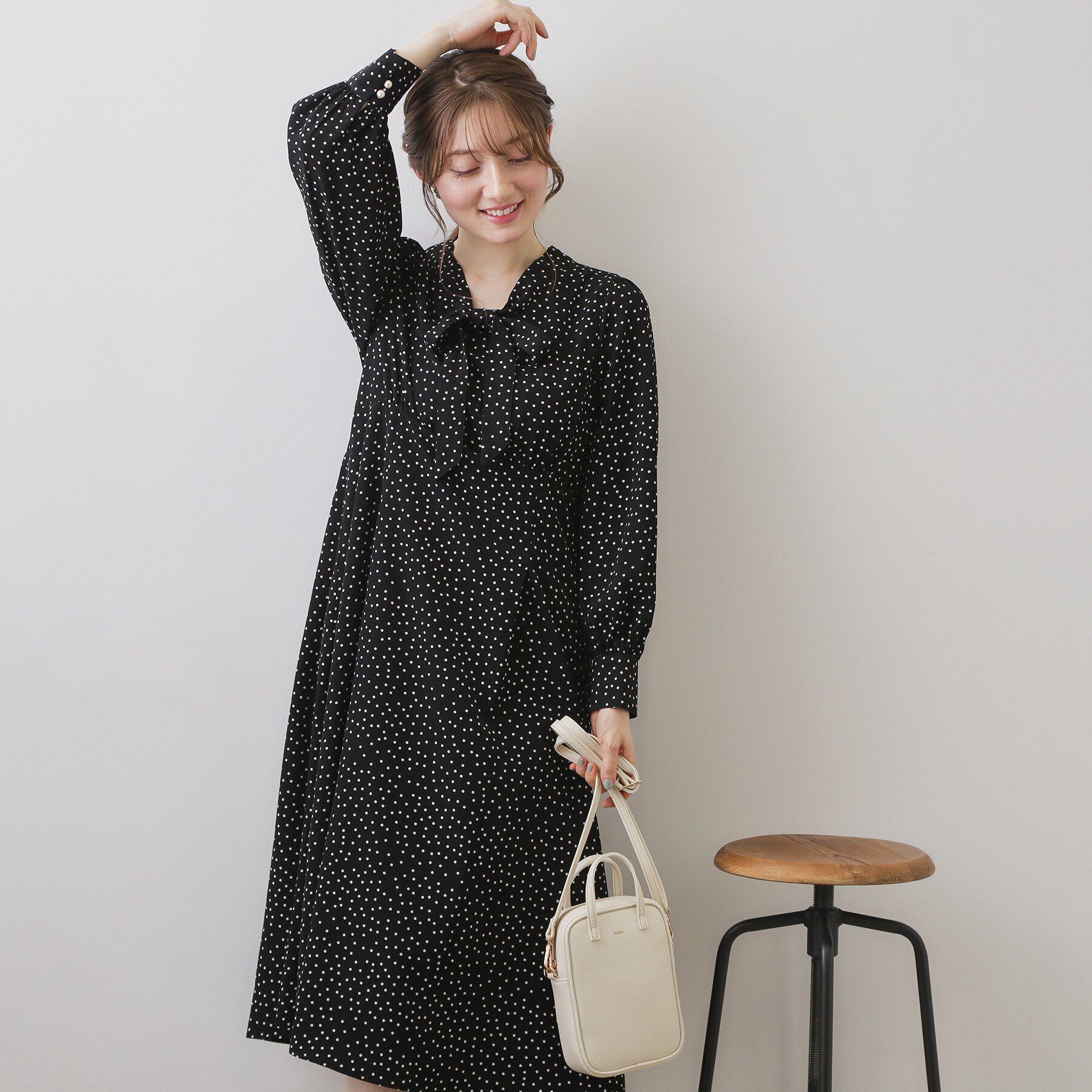 index「リボンボウタイドットワンピース【洗濯機OK/イージーアイロン/防シワ】」|ワンピース|