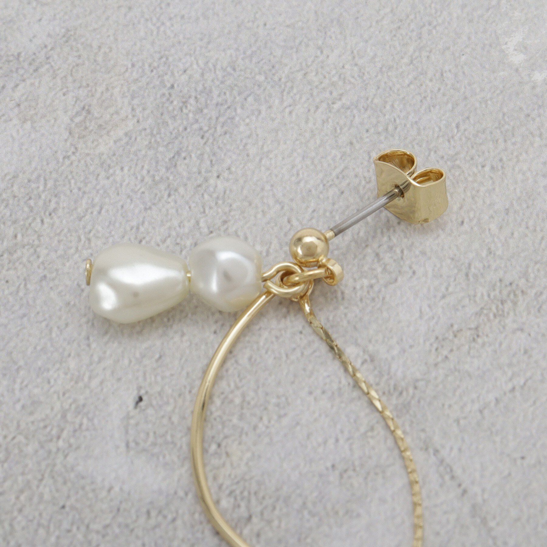 OPAQUE.CLIP「アクリルパール しゃらしゃらピアス」|ピアス|