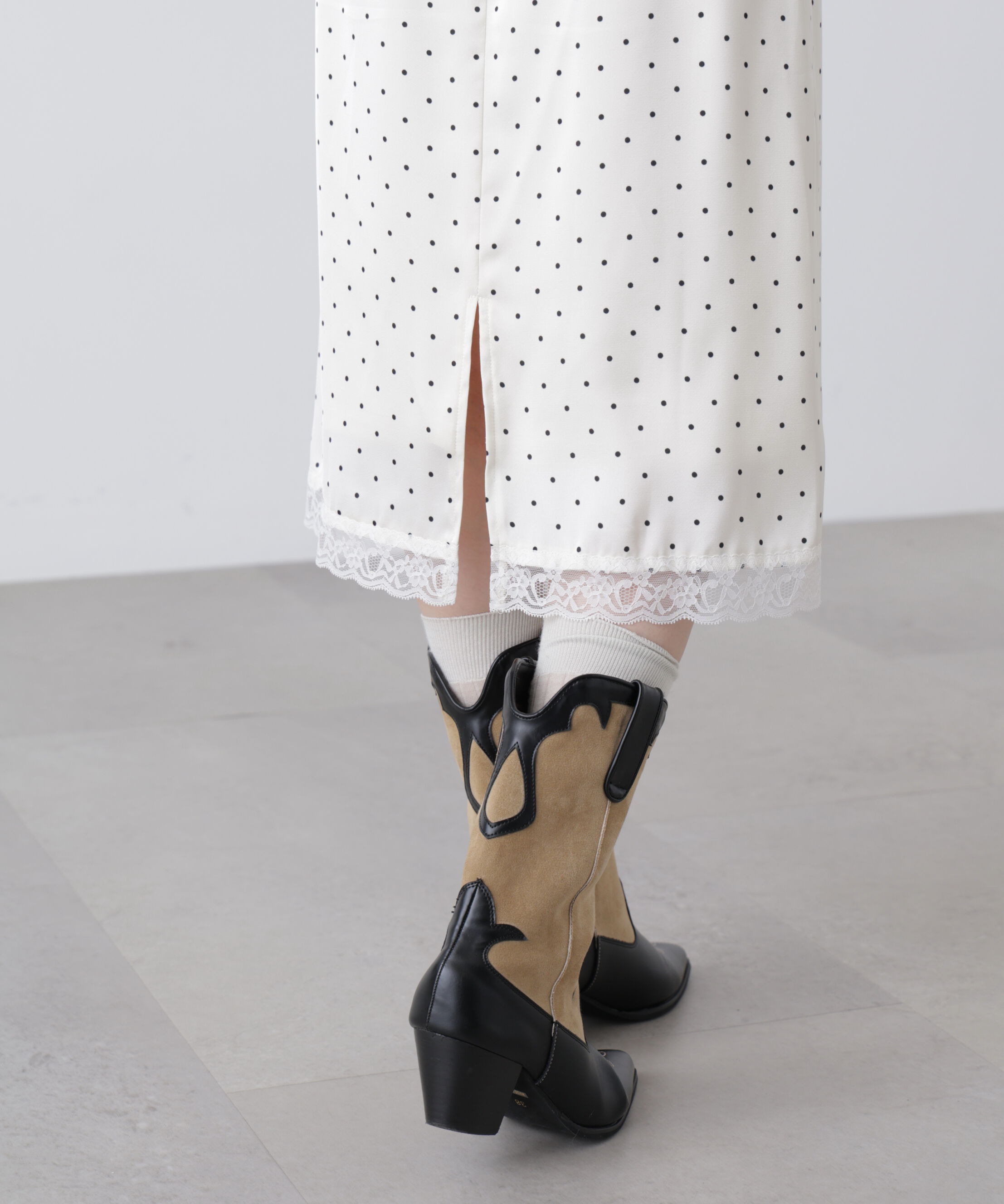  「レーストリムサテンミディスカート」|スカート|