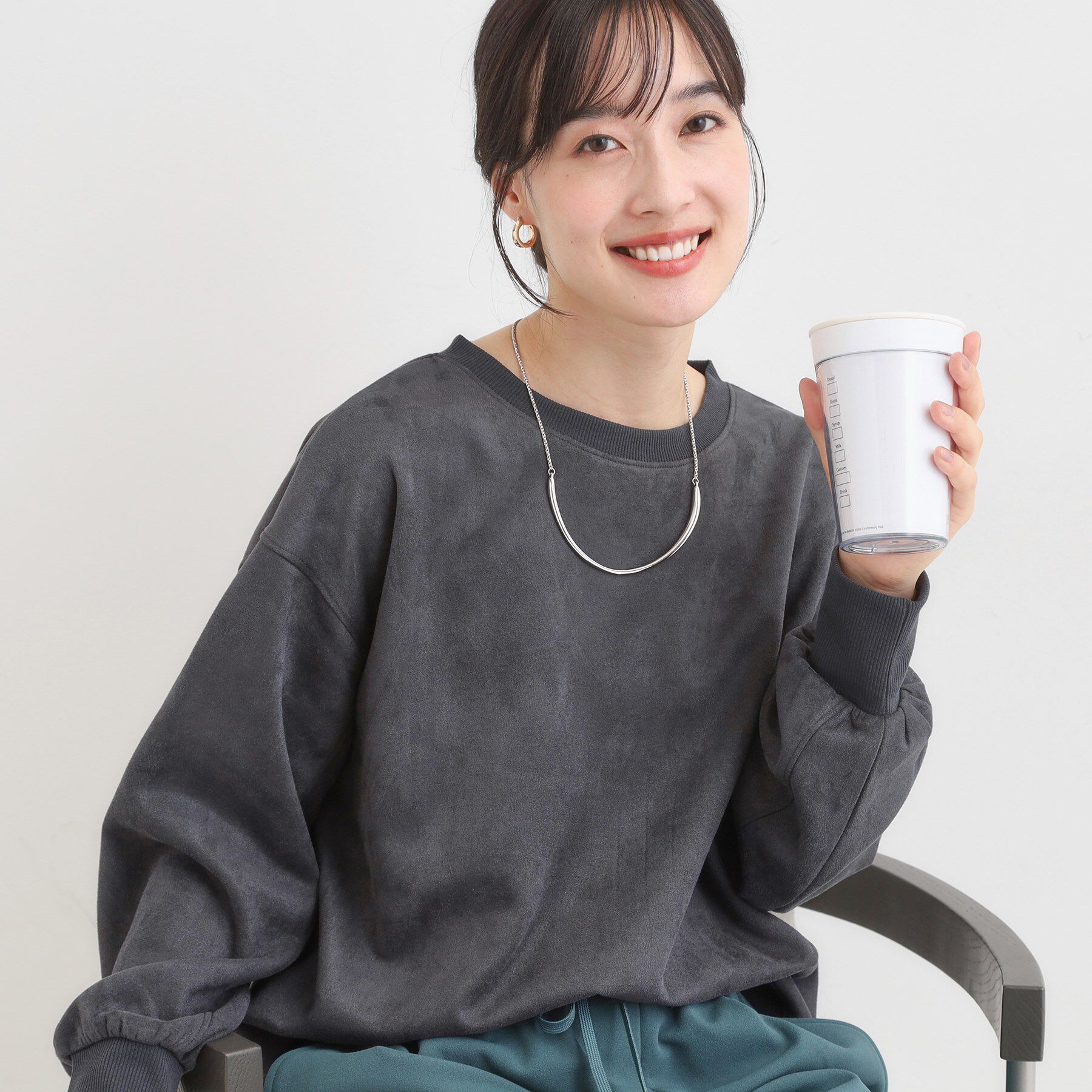 SHOO･LA･RUE「【S-LL】なめらかタッチが癖になる スエード調トップス」|Tシャツ・カットソー|チャコールグレー(0