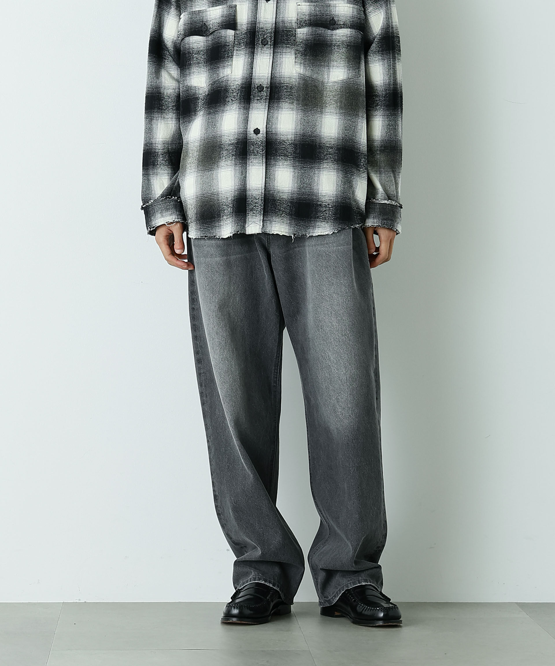 nano･universe「｢HOTEL PALACE｣ フェードデニム ルーズシルエットパンツ」|チノ|グレー