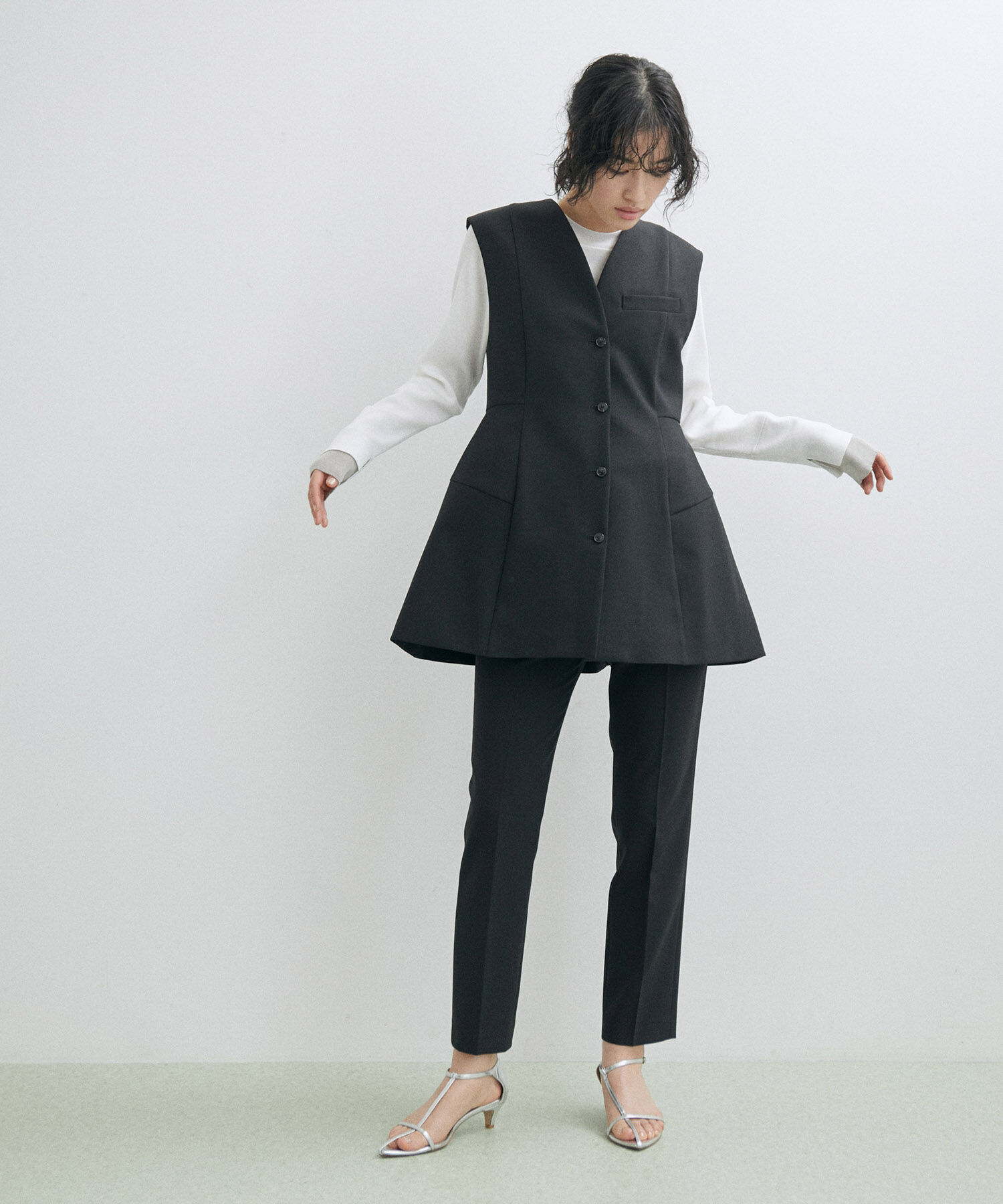 ADAM ET ROPE'「【サステナブル】スリムスラックス」|スラックス|