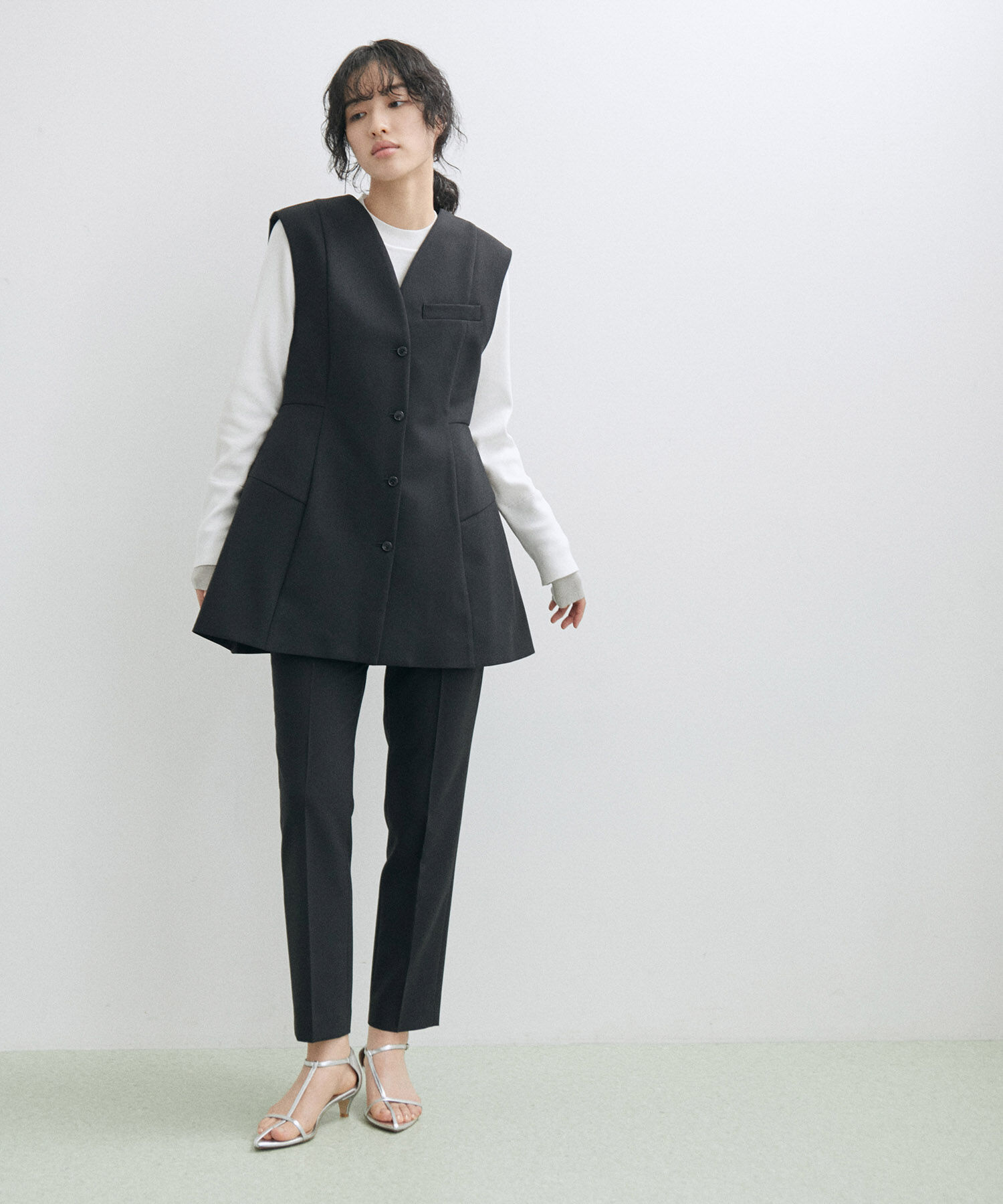 ADAM ET ROPE'「【サステナブル】スリムスラックス」|スラックス|