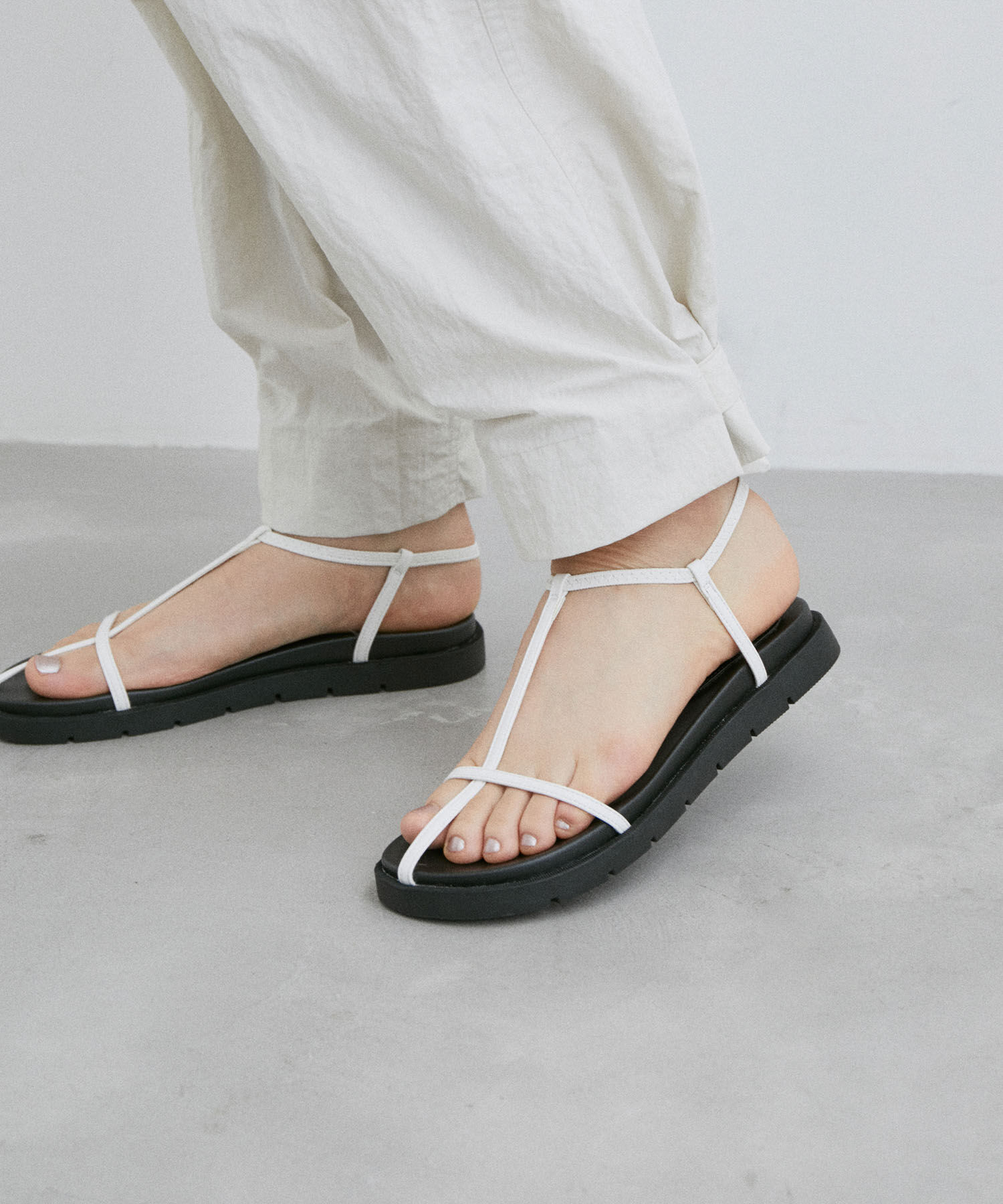 ADAM ET ROPE'「ナロークロスストラップスポサン」|サンダル|