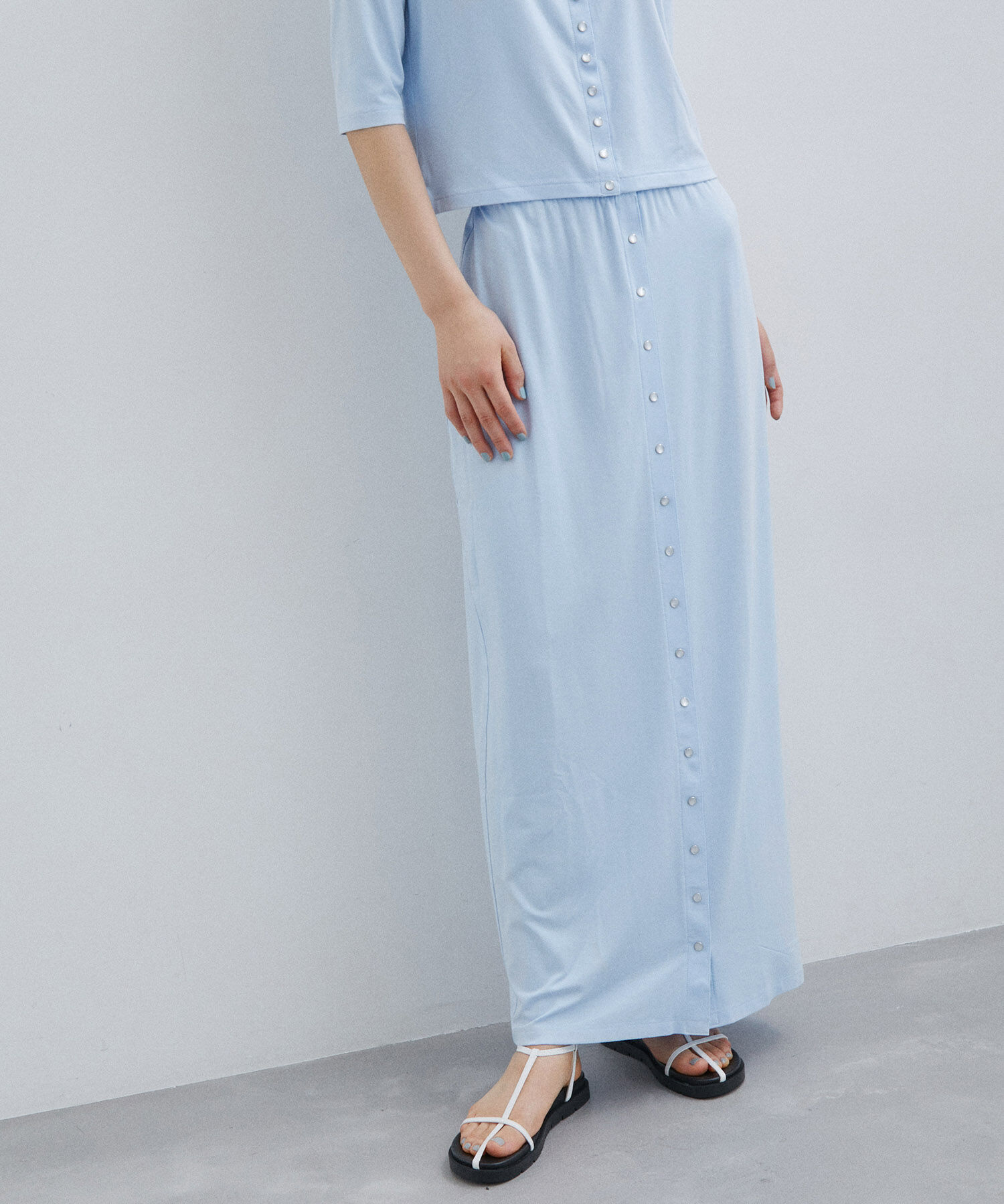 ADAM ET ROPE'「【agnes b. pour ADAM ET ROPE'】JUPE PRESSIONS LONG」|スカート|サックス(48)