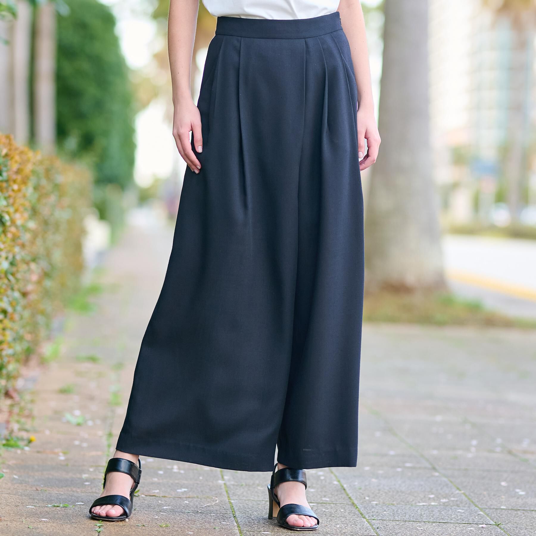 DRESSTERIOR「【洗える/後ろウエストゴム】アシンメトリーウォッシャブルタックフレアパンツ」|その他|