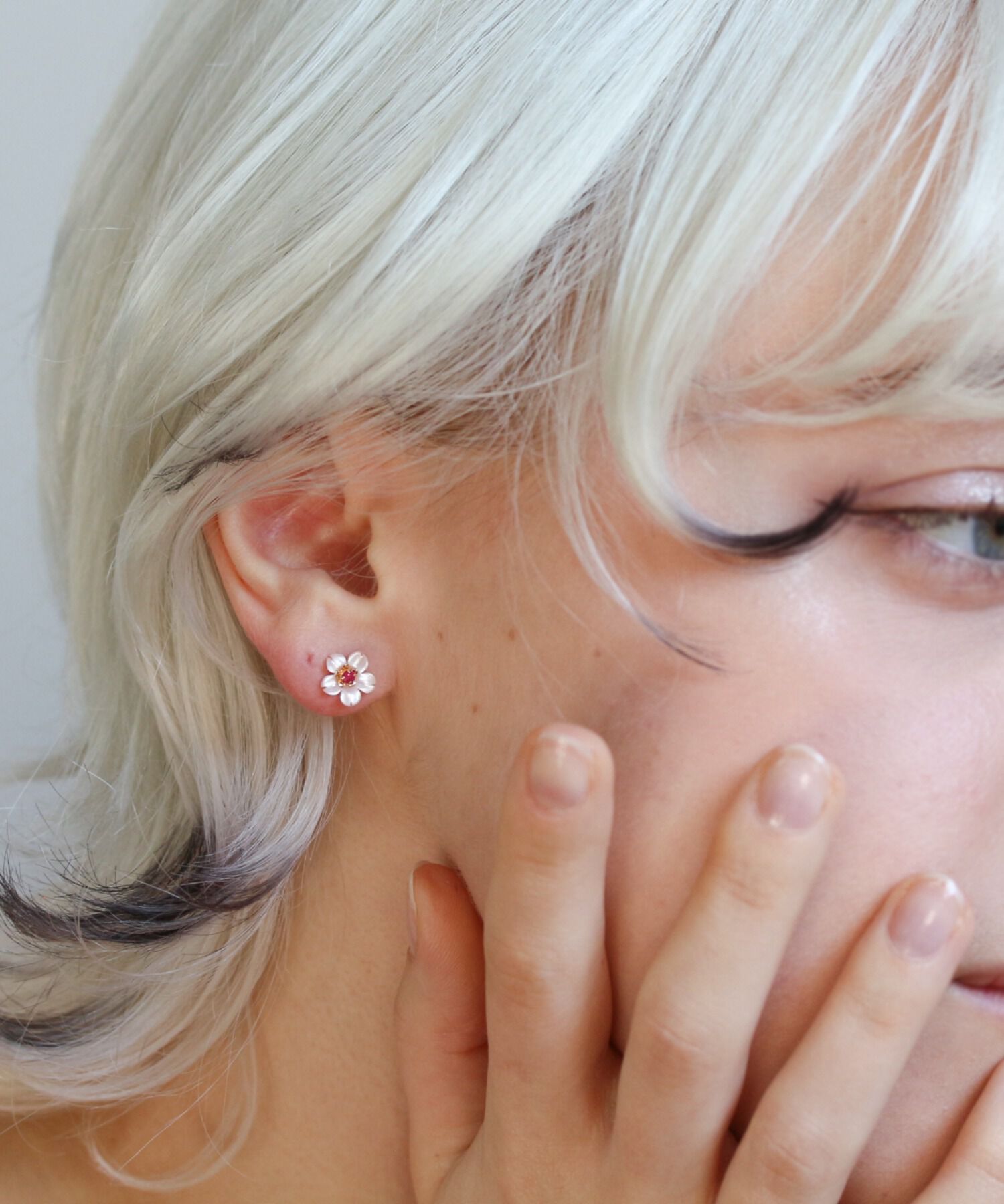  「ピンクシェル / ルビー サクラ フラワー ピアス | K18」|ピアス|