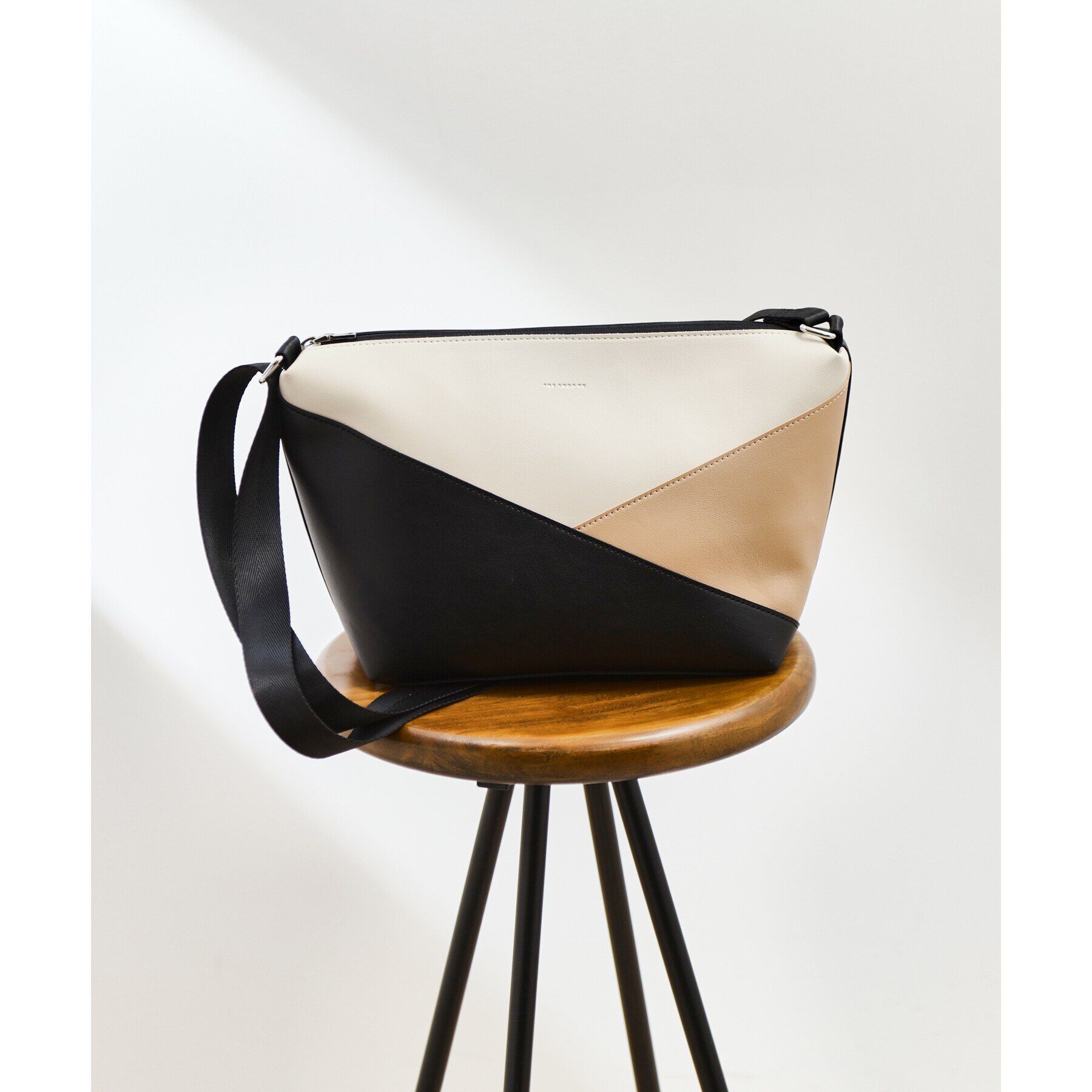 THE SHOP TK「【新色追加】パネルラインショルダー」|ショルダー・メッセンジャー|ライトベージュ(95