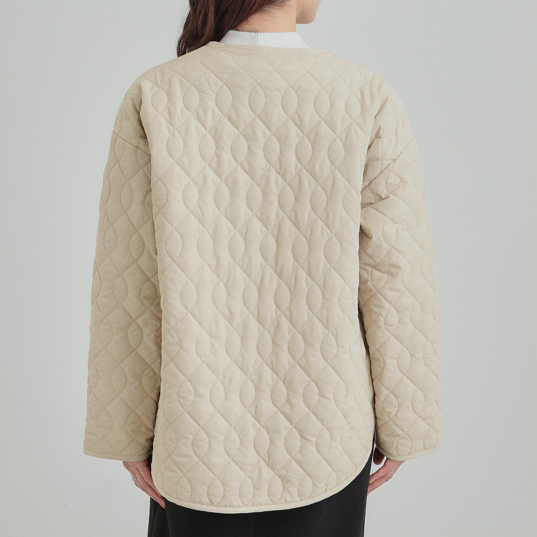 SHOO･LA･RUE「【洗濯機可/S-LL/撥水】ゴールドパーツで女性らしさをプラス 大人が着たい ノーカラーキルトジャケ」|ノーカラージャケット|