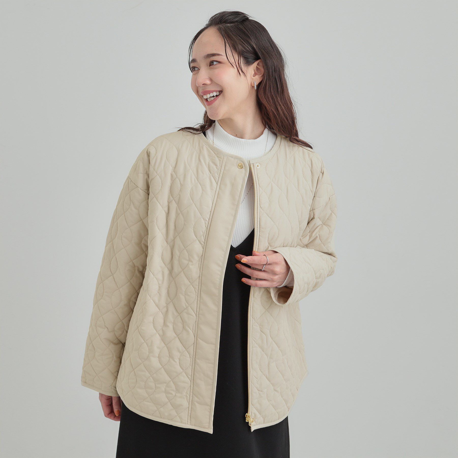 SHOO･LA･RUE「【洗濯機可/S-LL/撥水】ゴールドパーツで女性らしさをプラス 大人が着たい ノーカラーキルトジャケ」|ノーカラージャケット|