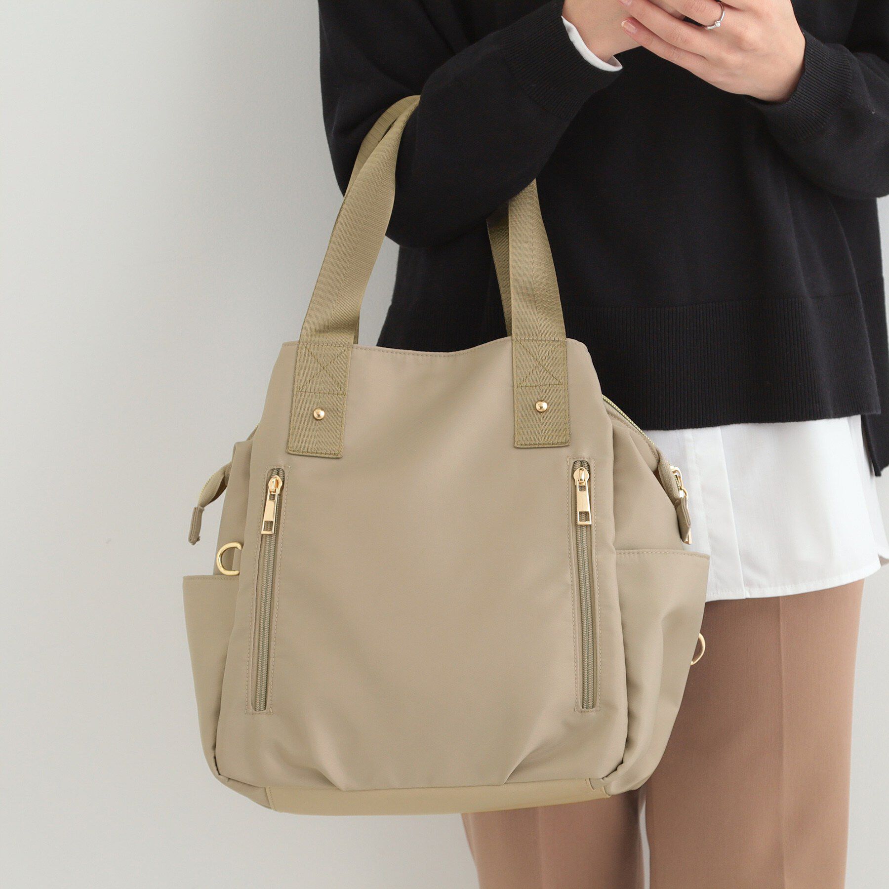 SHOO･LA･RUE「【撥水／2WAY】トートにもなる低反発ベルトの3層リュック」|リュック|ベージュ(052)