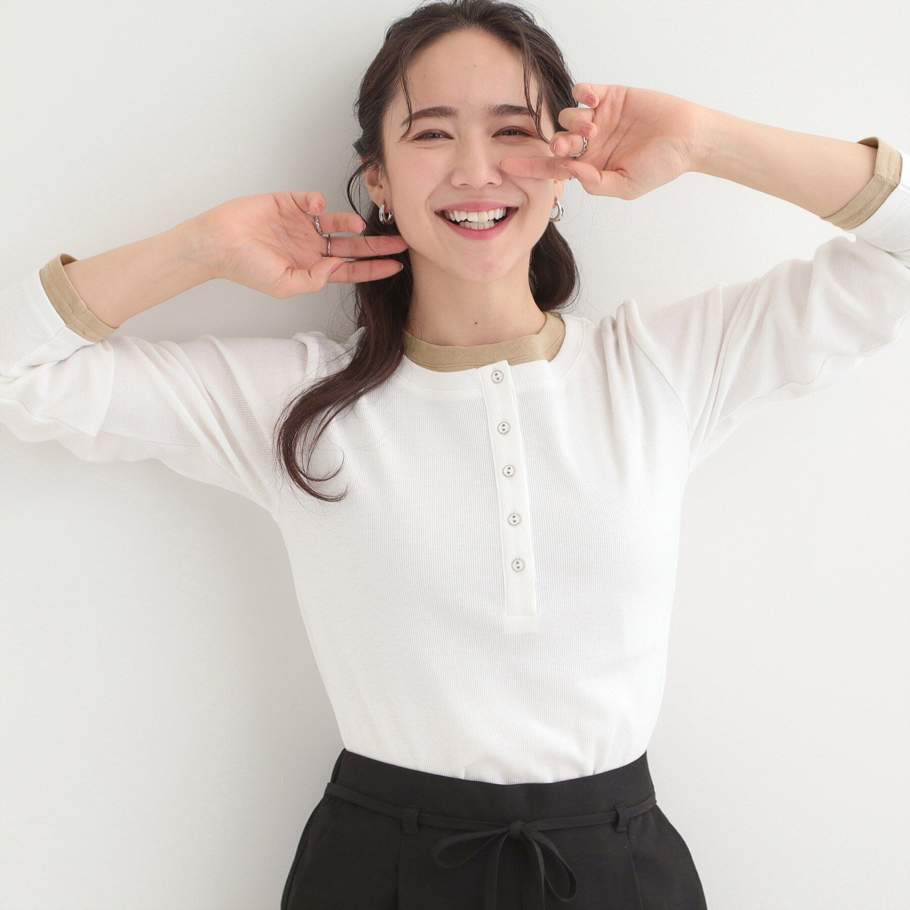 SHOO･LA･RUE「1枚でもサマになる！ レイヤード風配色 ヘンリーネック テレコロンT」|Tシャツ・カットソー|オフホワイト(003