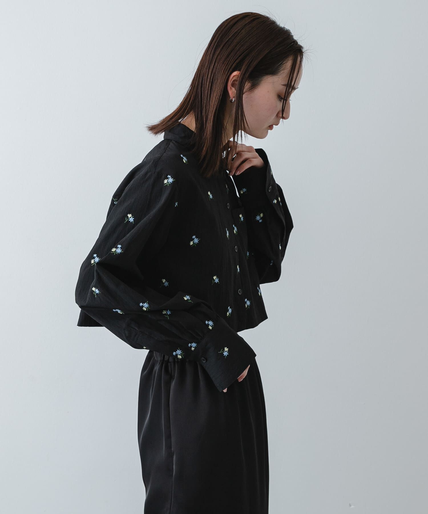 SENSE OF PLACE by URBAN RESEARCH「フラワーエンブロイダリークロップドシャツ」|シャツ・ブラウス|