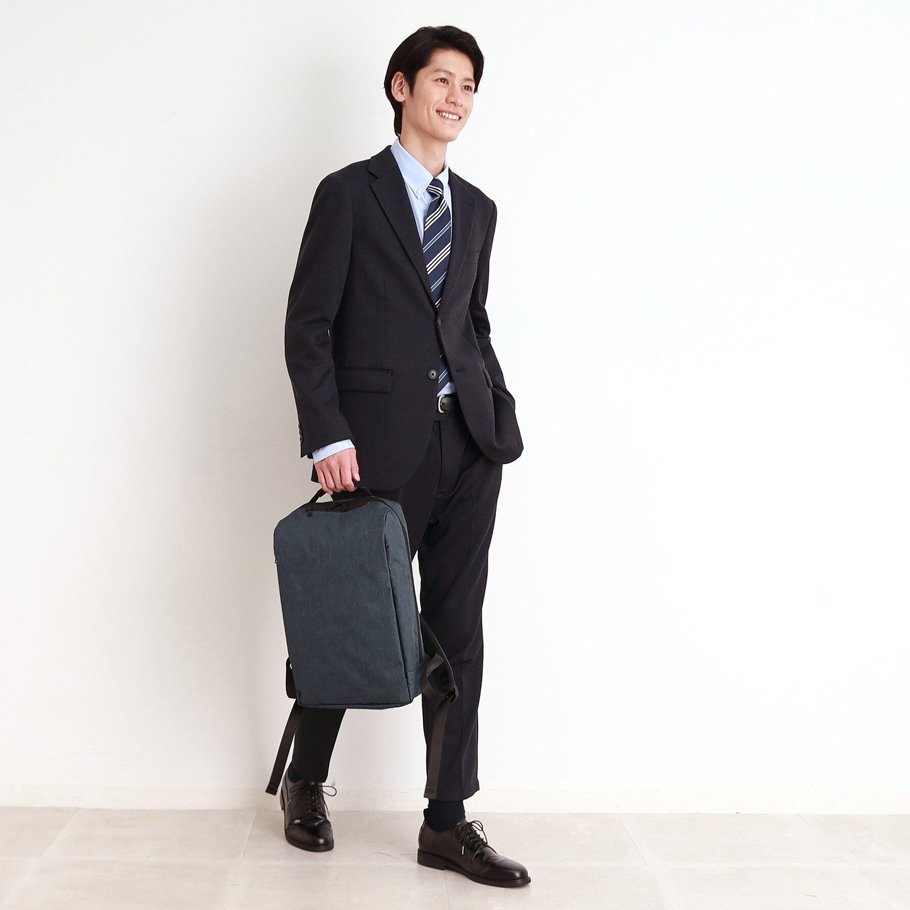 THE SHOP TK「【薄型/満員電車対応】10ポケット軽量バックパック ON・OFF兼用／PCポケット付き」|リュック|