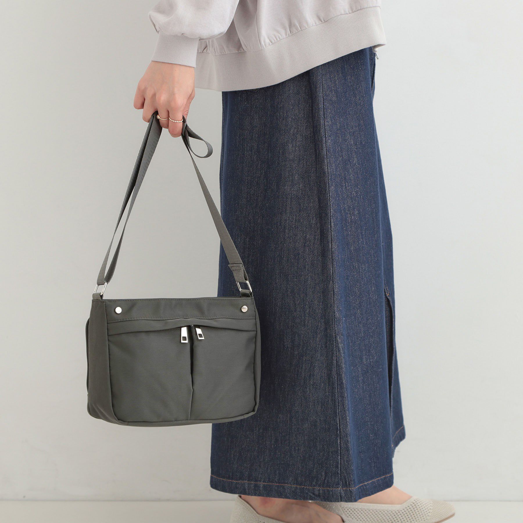 SHOO･LA･RUE「【撥水】8ポケットショルダー」|ショルダー・メッセンジャー|チャコールグレー(0