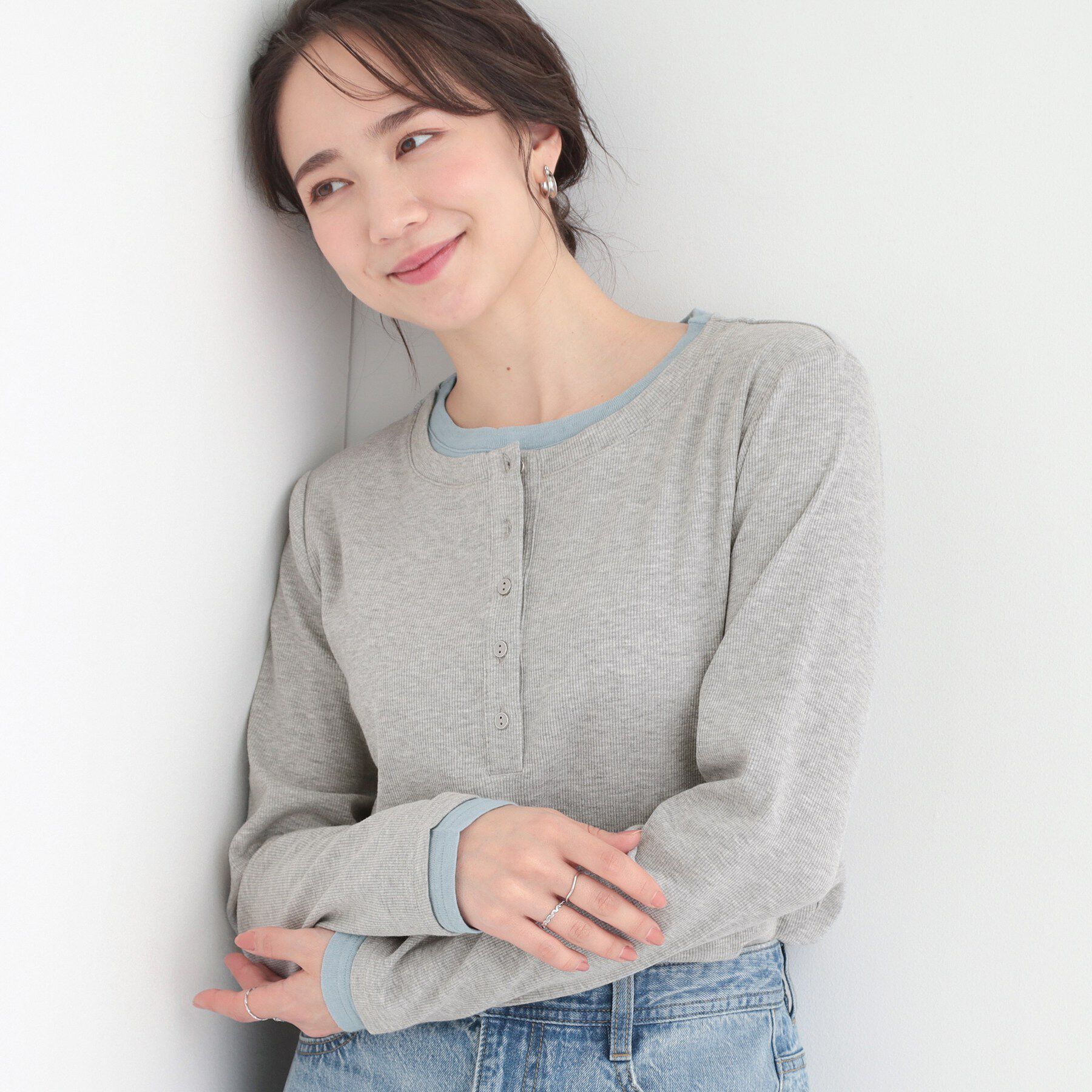 SHOO･LA･RUE「1枚でもサマになる！ レイヤード風配色 ヘンリーネック テレコロンT」|Tシャツ・カットソー|グレー(012)