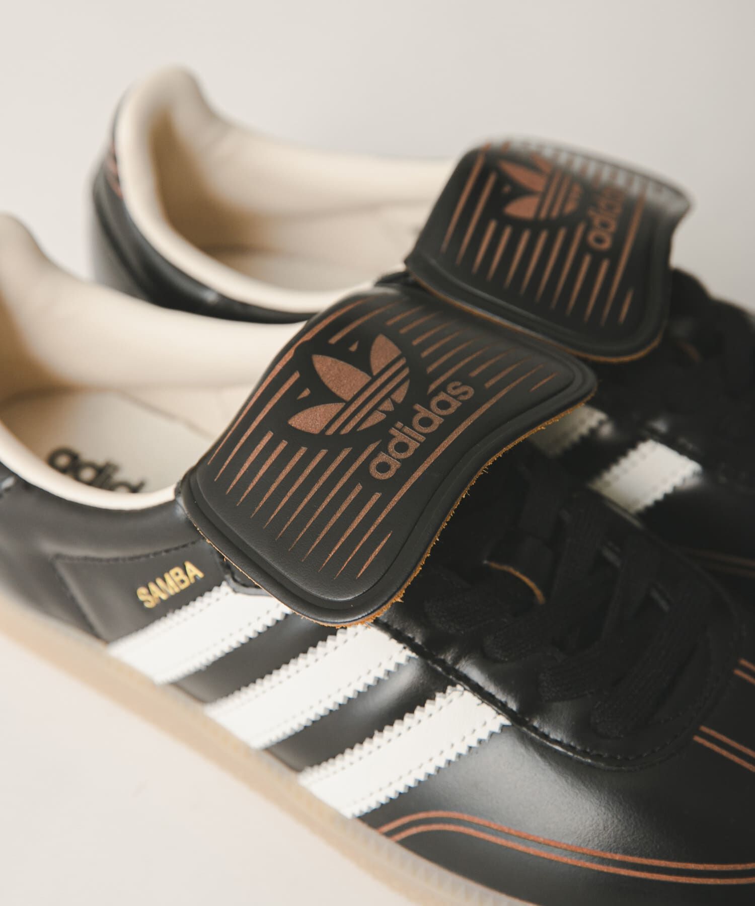 URBAN RESEARCH「adidas　EXCLUSIVE SAMBA LT」|スニーカー|