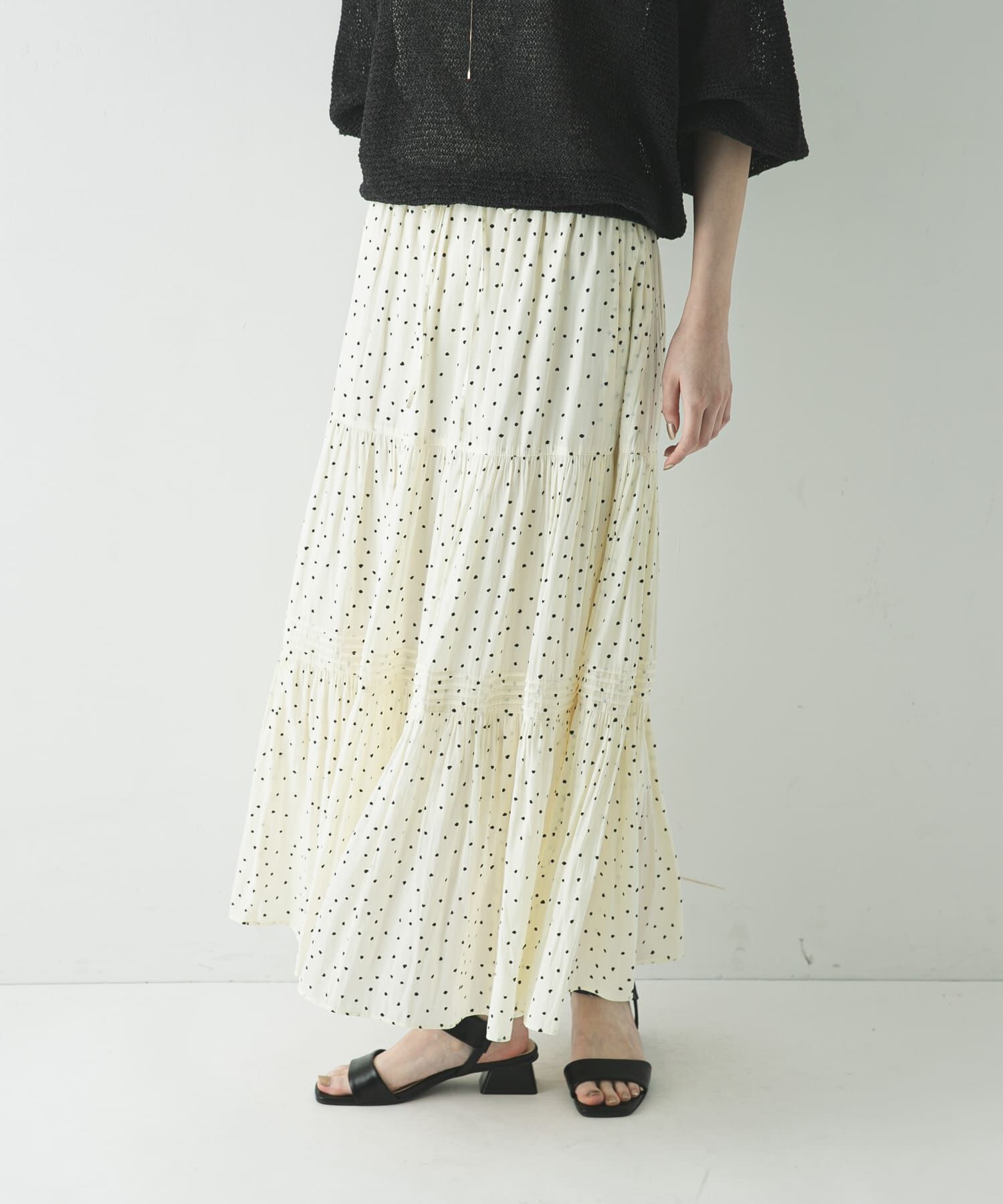 URBAN RESEARCH「ギャザーティアードドットスカート」|スカート|オフホワイト