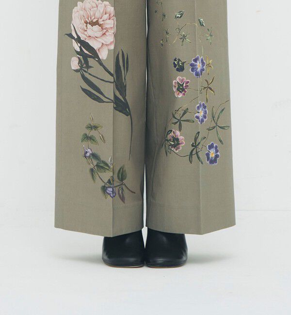 CABaN「コットンツイル フラワープリント2タックワイドパンツ」|チノ|