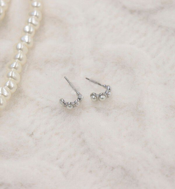 fredy emue「埋込パールCカーブピアス」|ピアス|シルバー