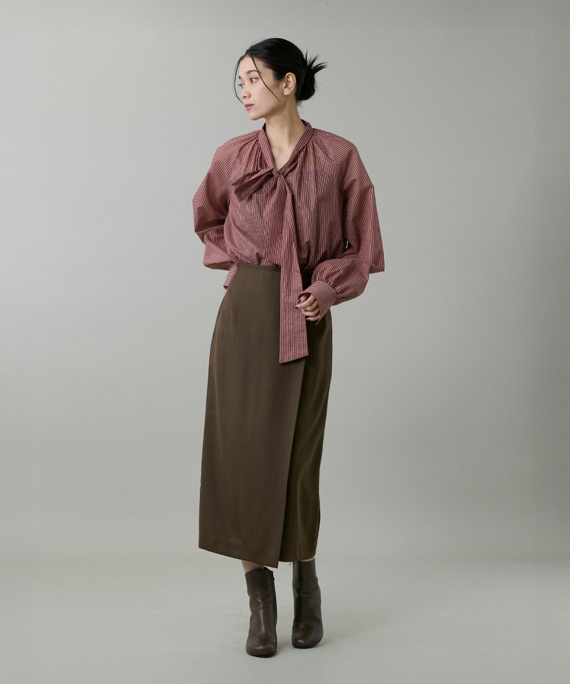 INED「《大きいサイズ》ライトカルゼ ラップ風タイトスカート」|タイト|