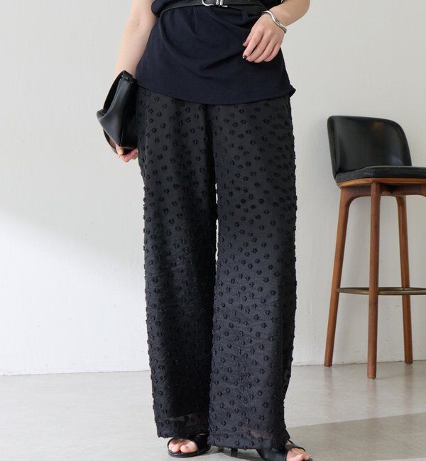  「【着映えデザイン】立体フラワーシアーワイドパンツ」|チノ|