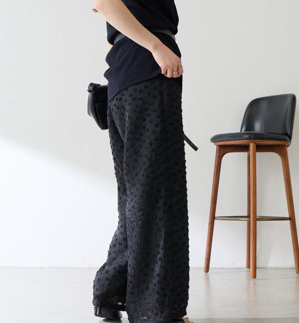  「【着映えデザイン】立体フラワーシアーワイドパンツ」|チノ|