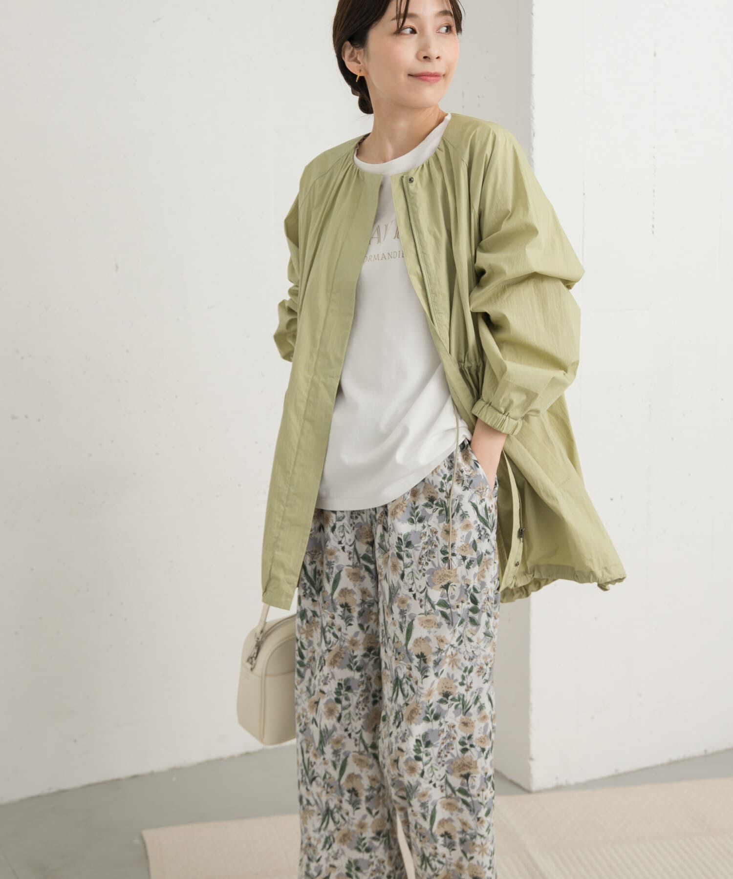 URBAN RESEARCH DOORS「ギャザーノーカラーブルゾン」|ブルゾン・スタジャン|