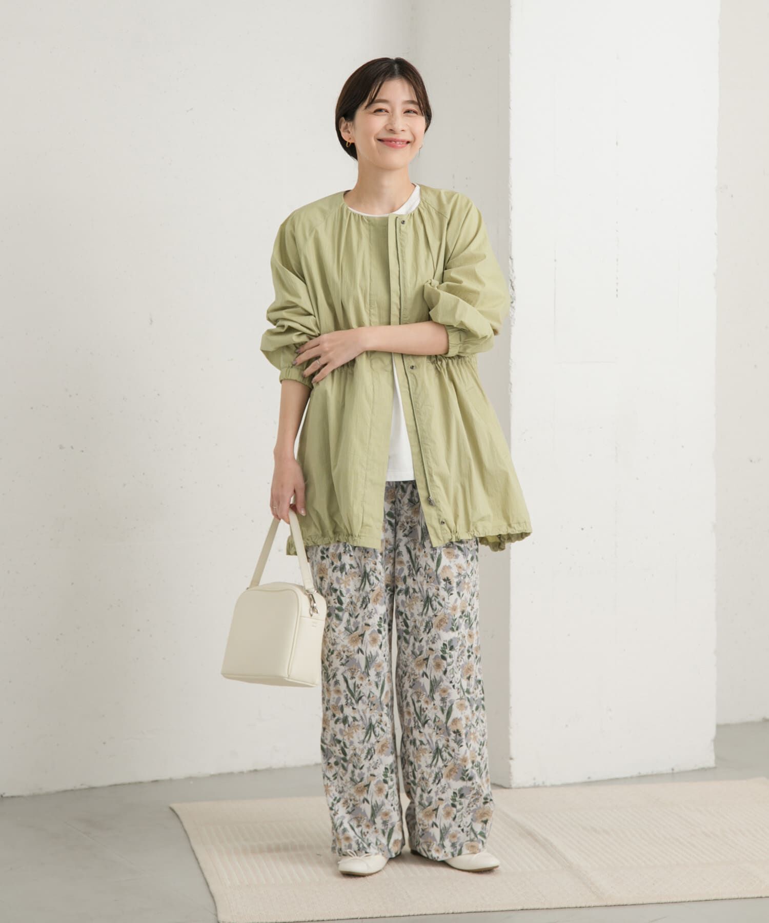 URBAN RESEARCH DOORS「ギャザーノーカラーブルゾン」|ブルゾン・スタジャン|