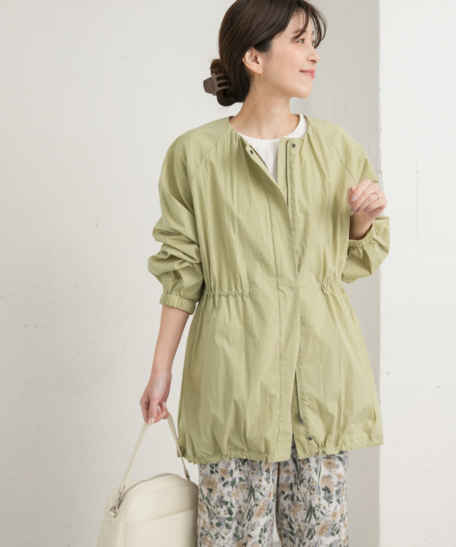 URBAN RESEARCH DOORS「ギャザーノーカラーブルゾン」|ブルゾン・スタジャン|