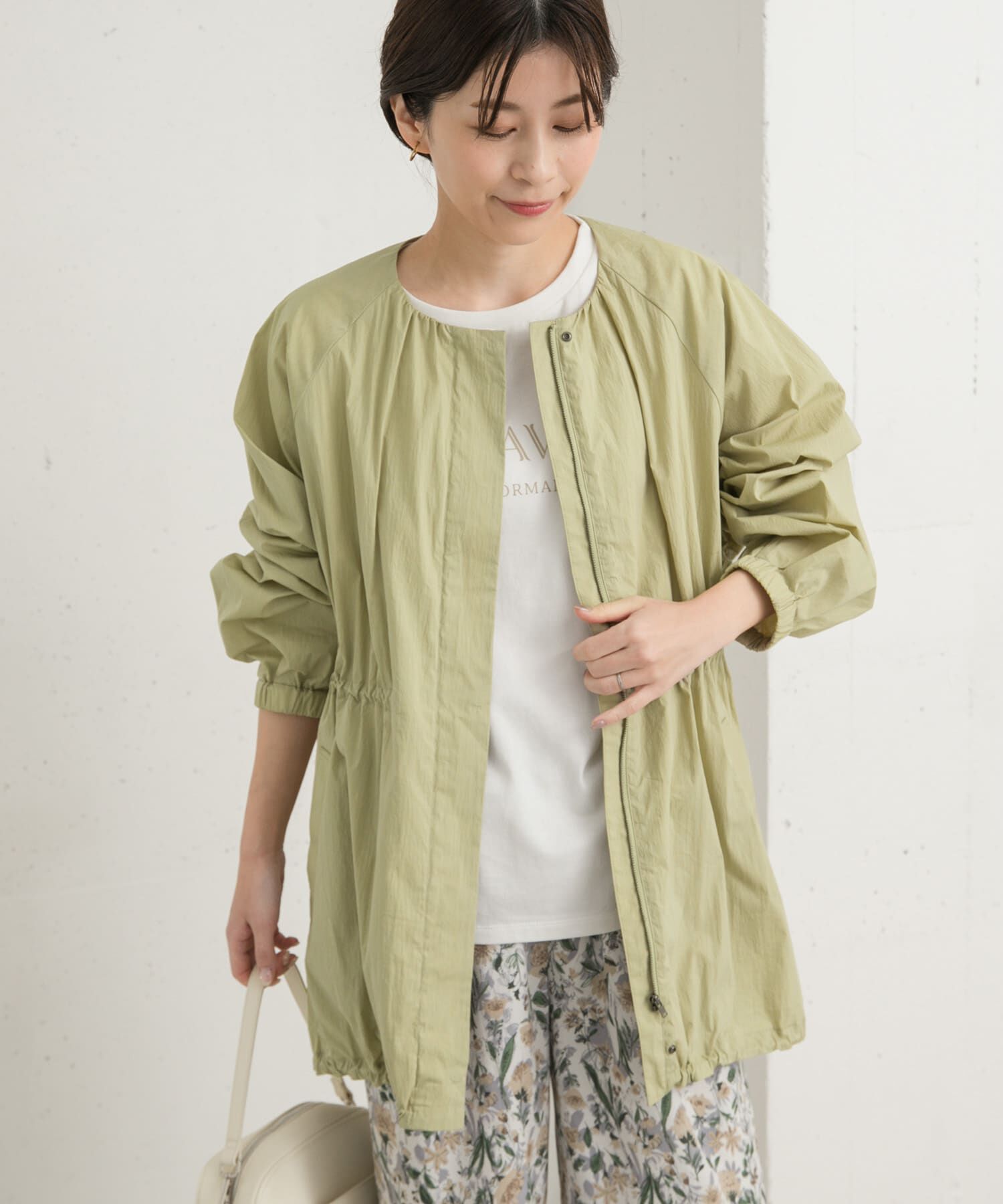 URBAN RESEARCH DOORS「ギャザーノーカラーブルゾン」|ブルゾン・スタジャン|