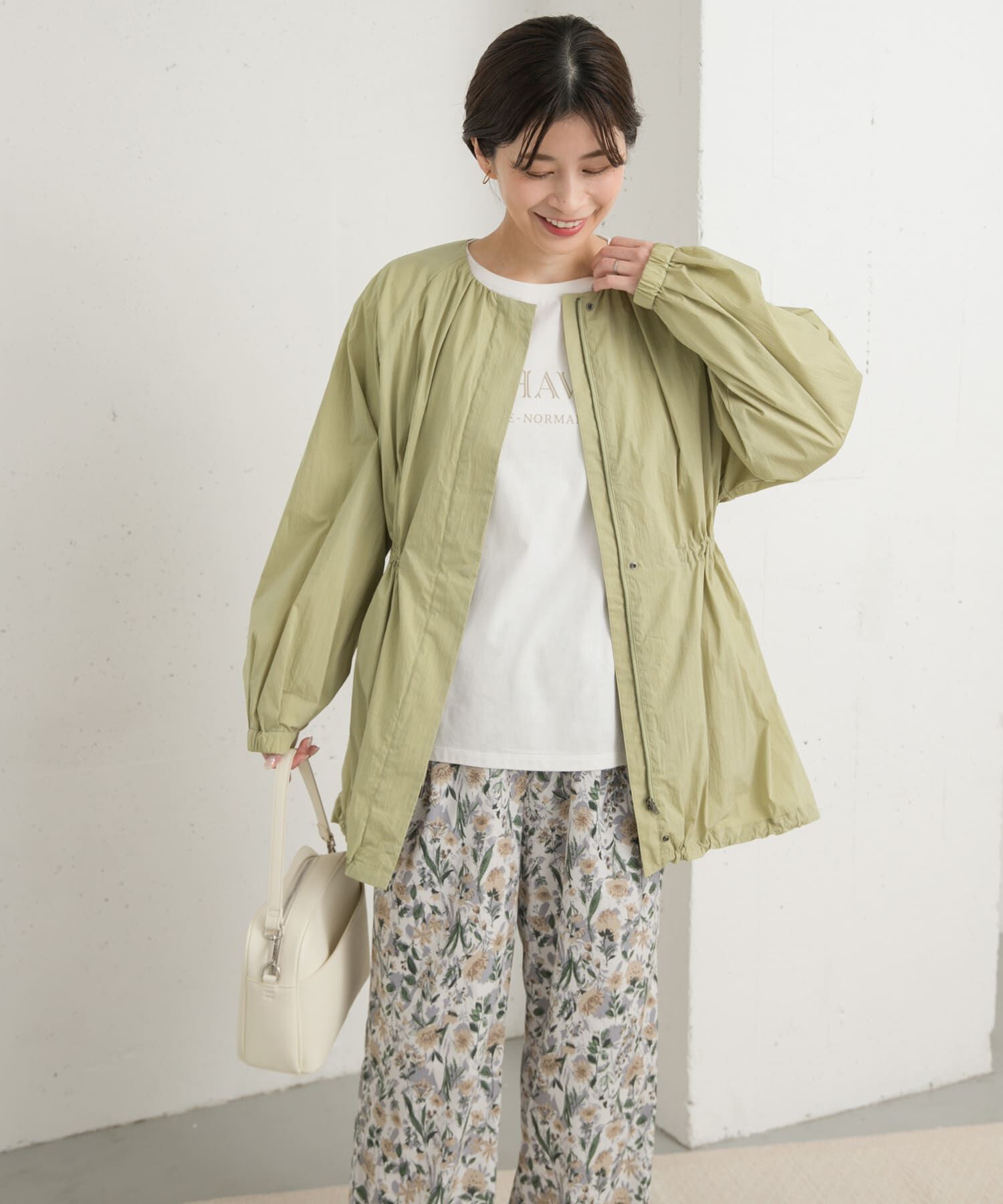 URBAN RESEARCH DOORS「ギャザーノーカラーブルゾン」|ブルゾン・スタジャン|