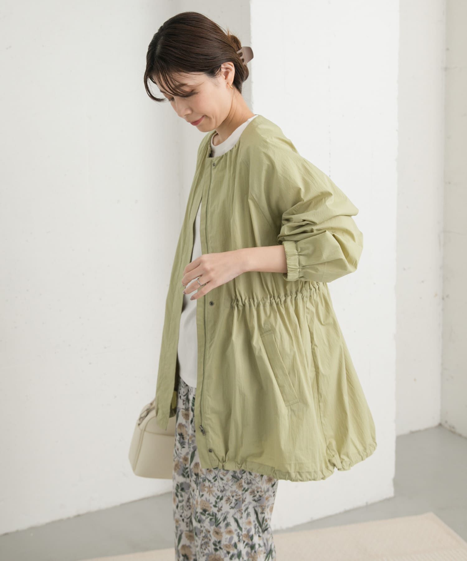 URBAN RESEARCH DOORS「ギャザーノーカラーブルゾン」|ブルゾン・スタジャン|