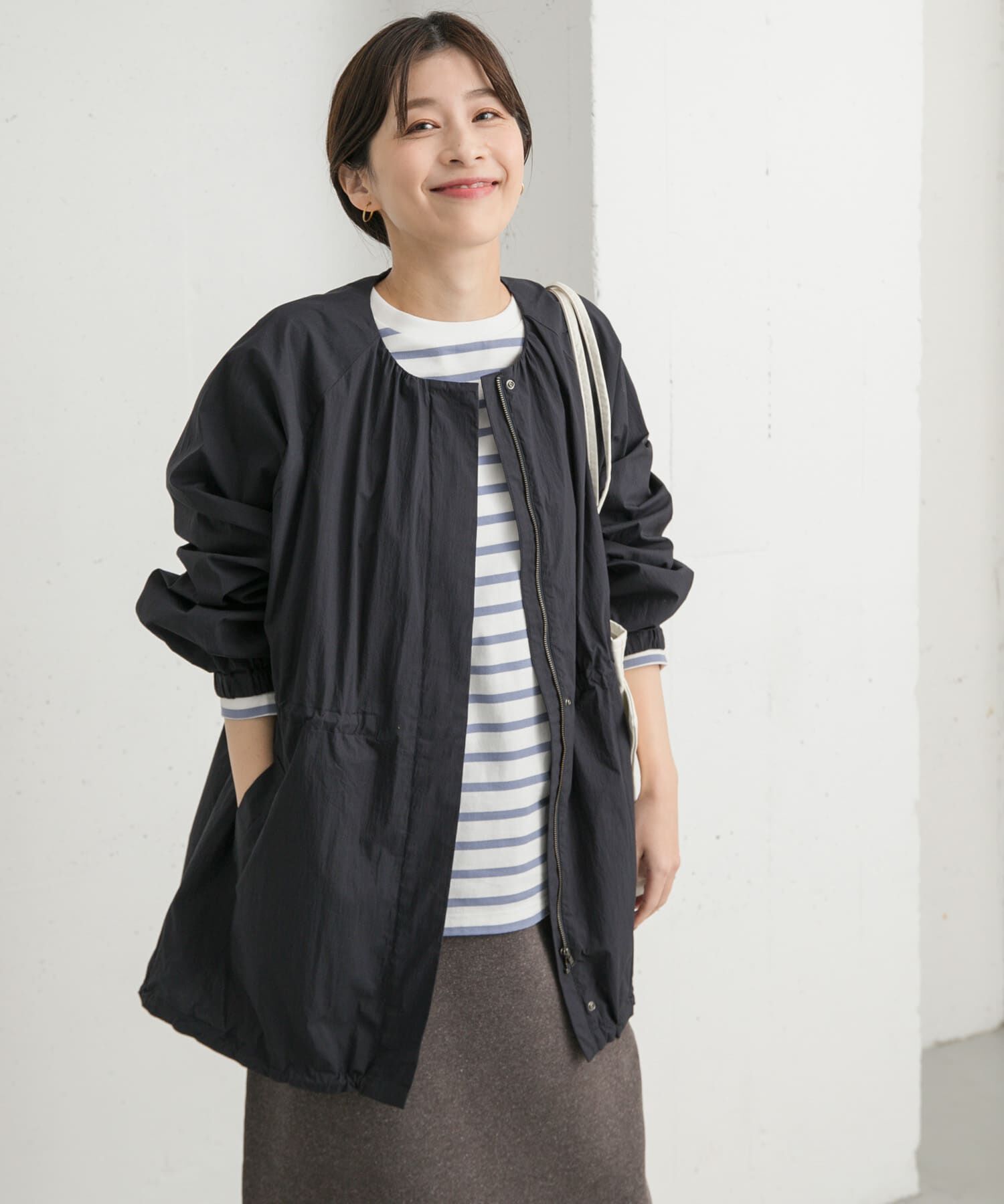 URBAN RESEARCH DOORS「ギャザーノーカラーブルゾン」|ブルゾン・スタジャン|