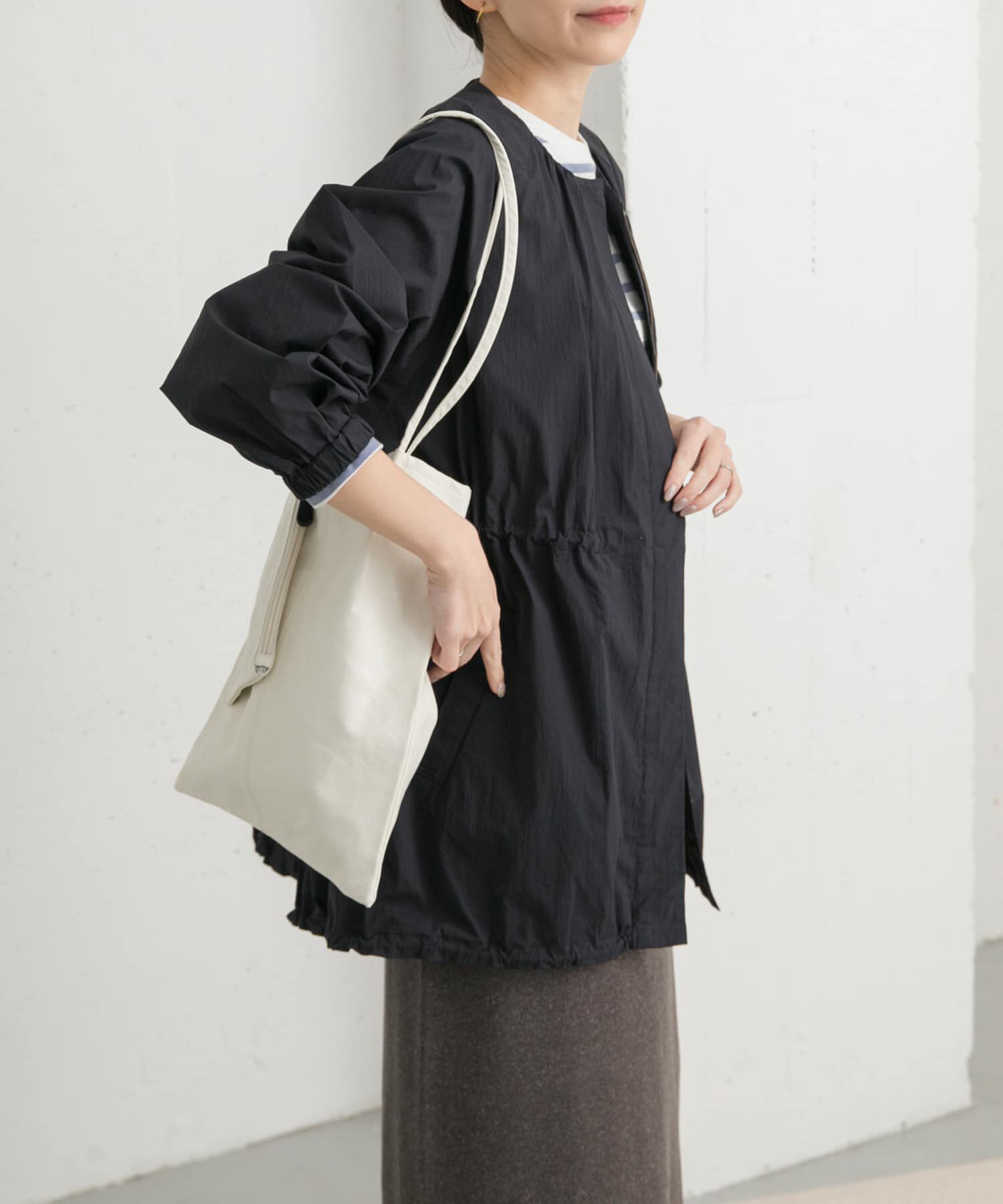 URBAN RESEARCH DOORS「ギャザーノーカラーブルゾン」|ブルゾン・スタジャン|