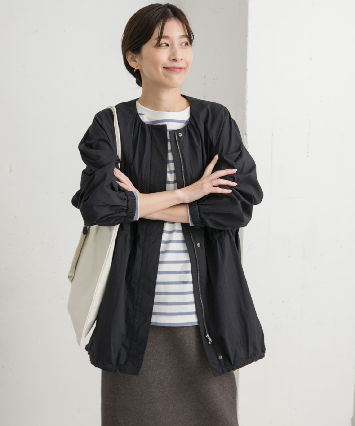 URBAN RESEARCH DOORS「ギャザーノーカラーブルゾン」|ブルゾン・スタジャン|