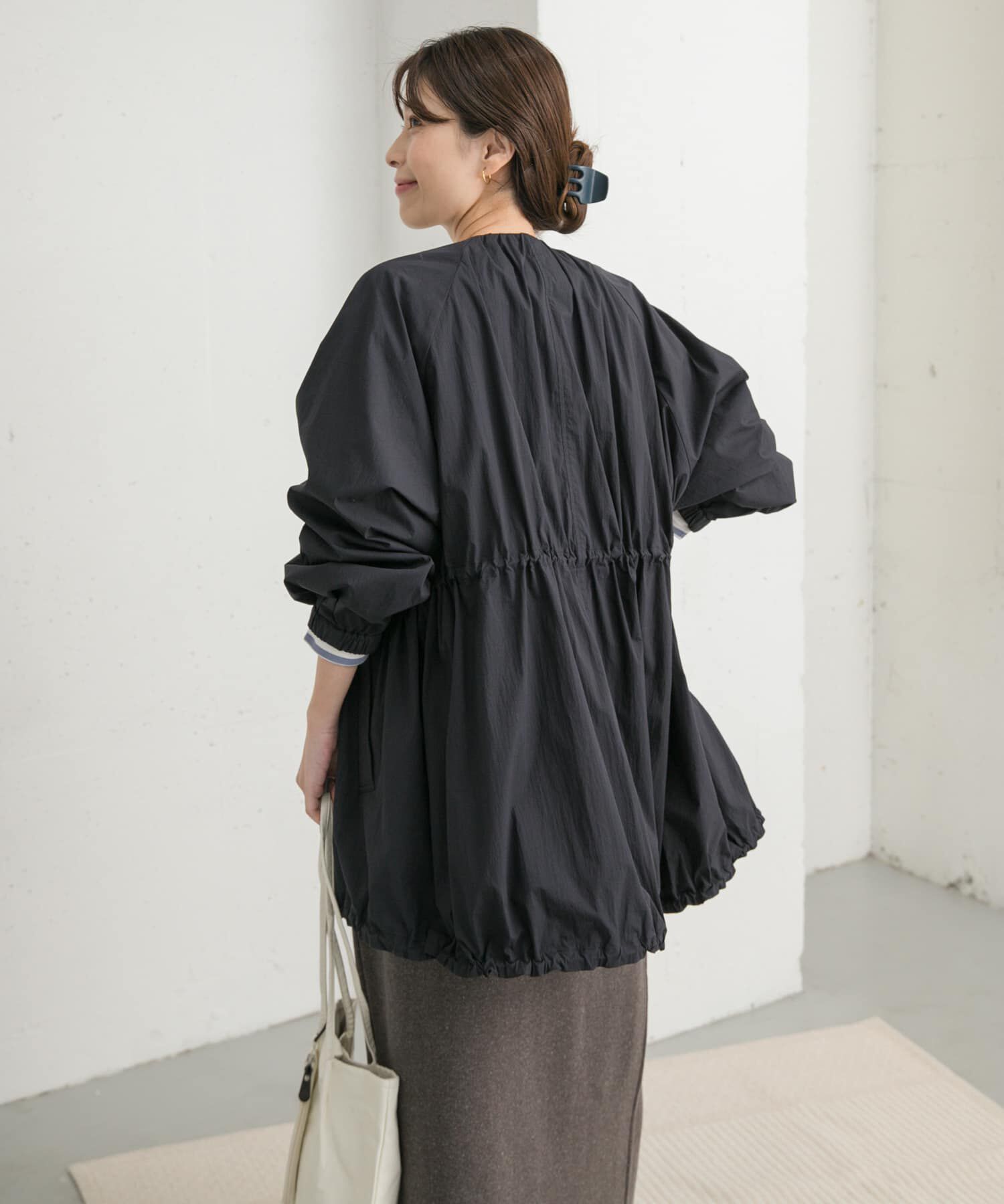 URBAN RESEARCH DOORS「ギャザーノーカラーブルゾン」|ブルゾン・スタジャン|