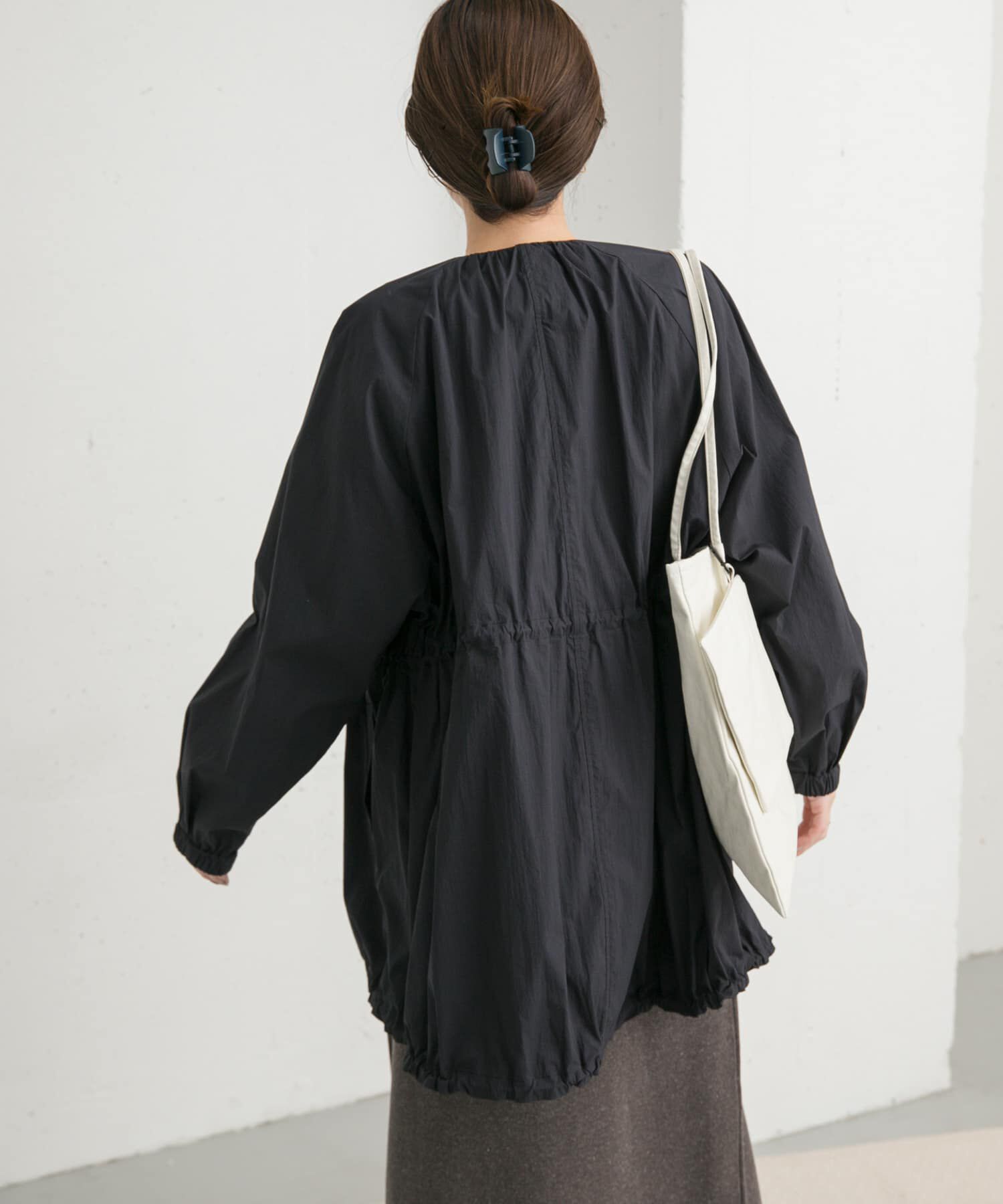 URBAN RESEARCH DOORS「ギャザーノーカラーブルゾン」|ブルゾン・スタジャン|