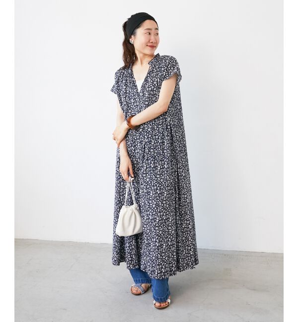  「《手洗い可能》フラワープリントネックギャザーワンピース」|ワンピース|