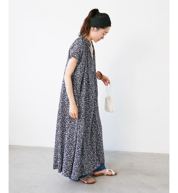  「《手洗い可能》フラワープリントネックギャザーワンピース」|ワンピース|